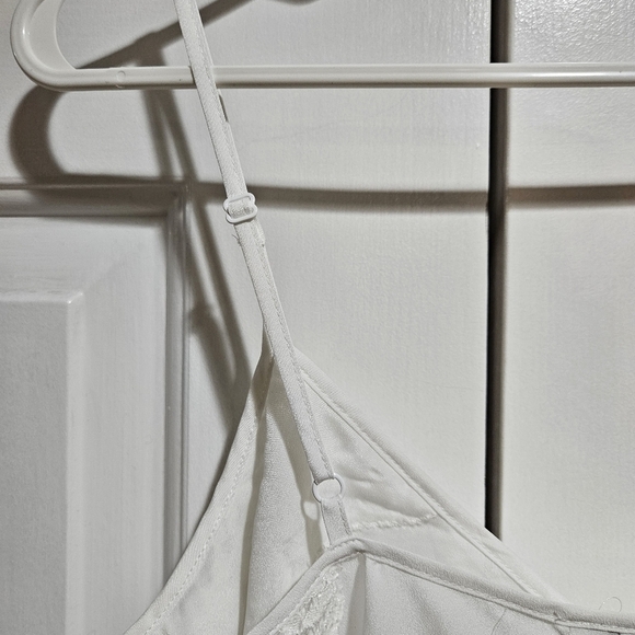 Aritzia Talula White Cami Tank with Lace Detailing Size Medium - Picture 7 of 7